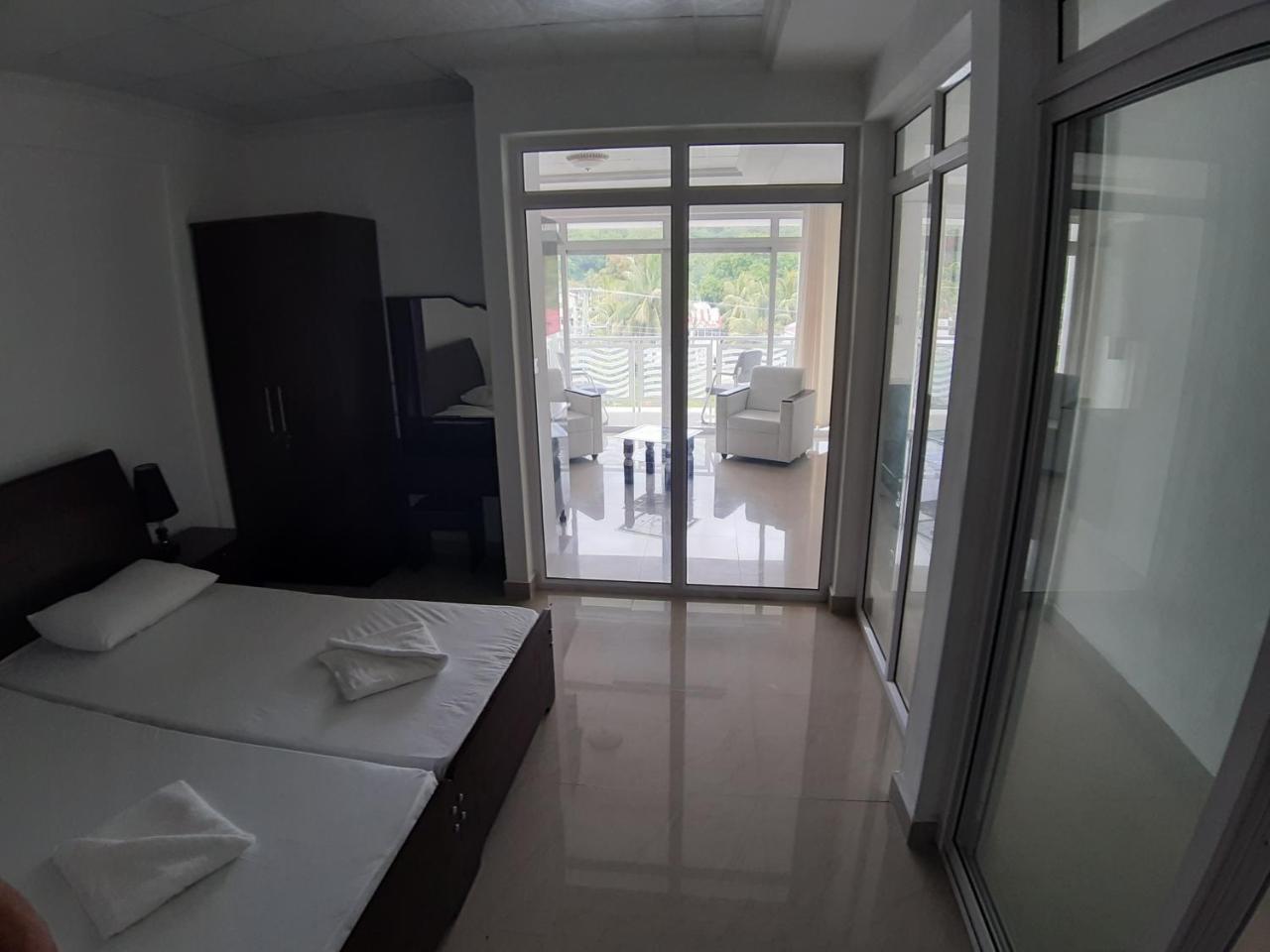 Diamond Plaza Hotel 3*